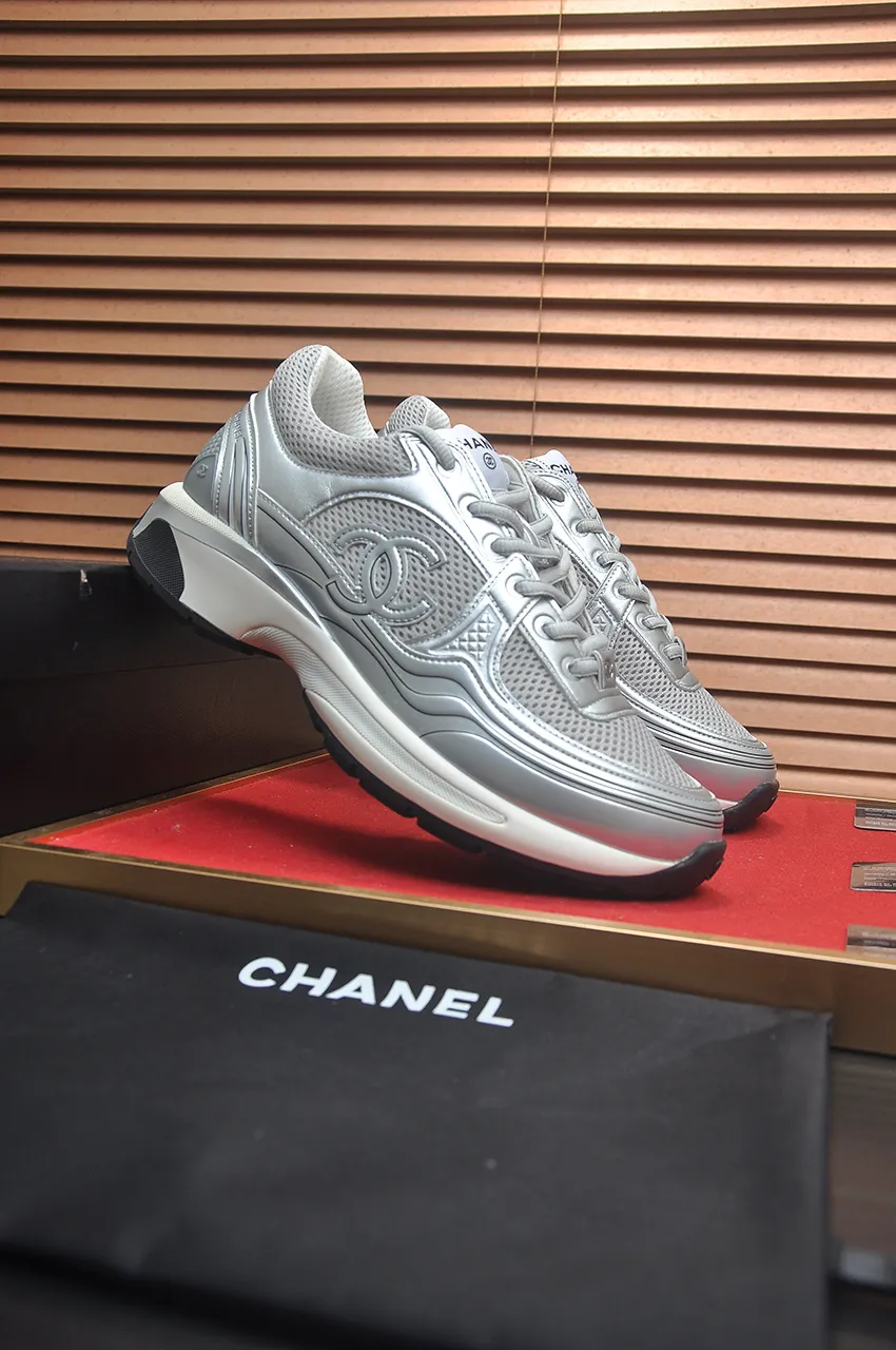 Men's shoes 💰600💶【CHANEL】(Chanel couple's model)👩‍❤️‍💋‍👨The latest all-season shoes🔥🔥The ultimate derivative model. Not only are you more fashionable on your feet, but wearing flat shoes can also lengthen your overall body shape ~ "Features" The simple upper is paired with conspicuous small fragrant cloth strips, which is fashionable and high-end. 💕💕Selected Chanel fabric for the upper, comfortable and soft fabric lining available in 5 colors 🐎Size: (women's 35-39, customized 40. Men's 38-44, customized 45)